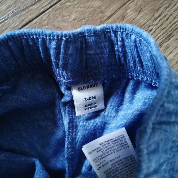 3/$15 BNWT Old Navy shorts size 3-6 m - Picture 3 of 3